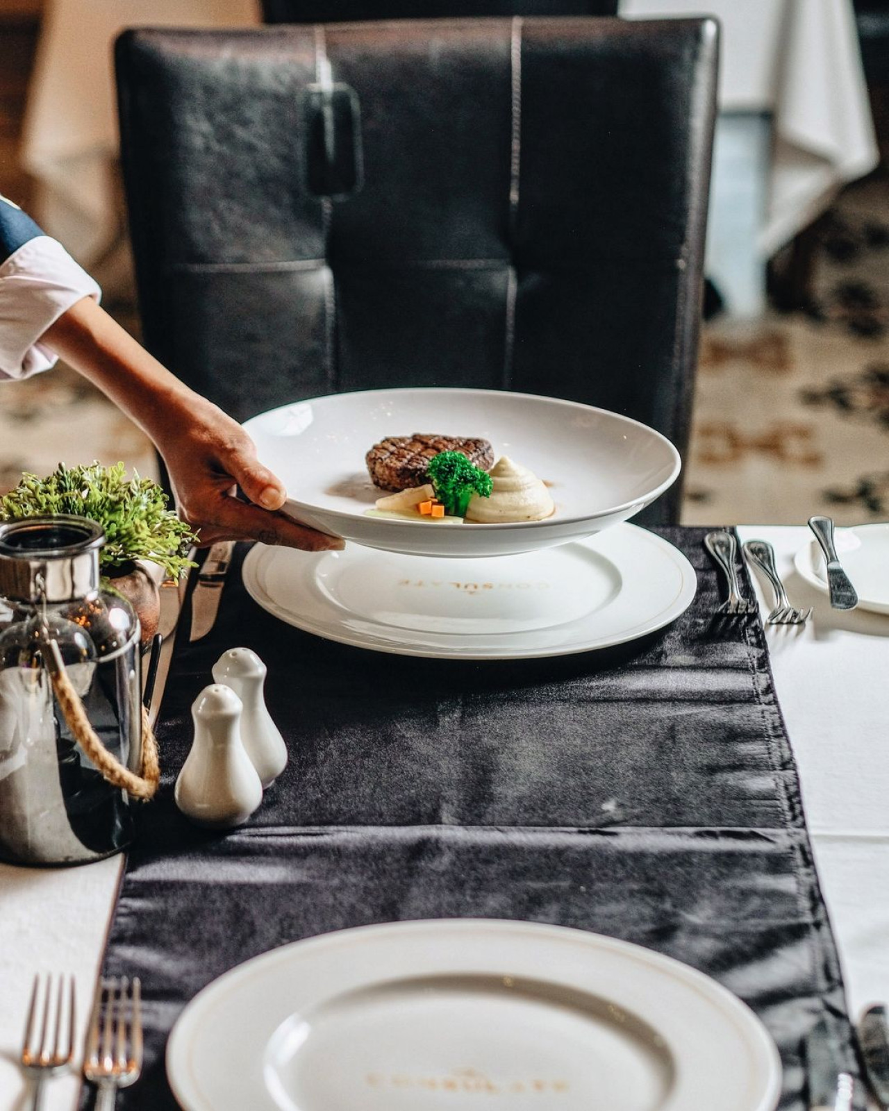 The Consulate. (Foto: Instagram @theconsulatesurabaya for jatimnow.com)