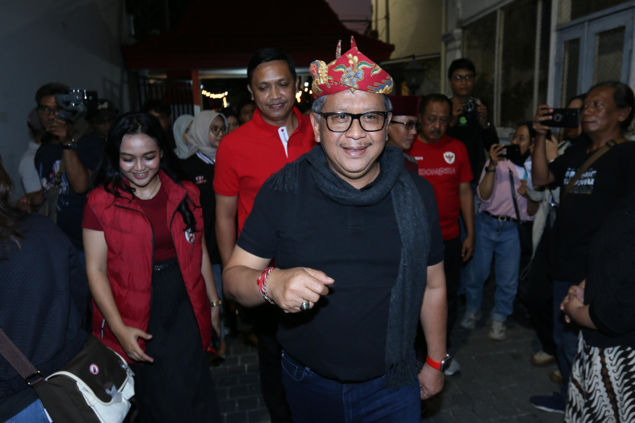 Hasto bersama Elni (kiri) hadir di tengah Deklarasi Pioneerisma (Ni'am/jatimnow.com)