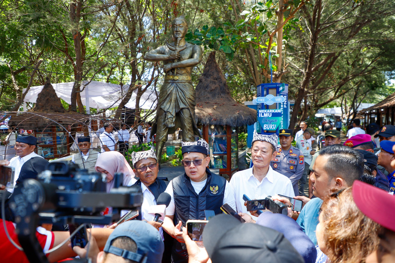 Monumen Mas Bagus Wangsakarya di Pantai Bangsring. (Foto: Fitri for jatimnow.com)