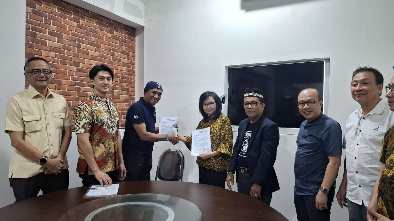 Komitmen damai Nouke CS dengan SMA Gloria 2 Surabaya (foto: Ni'am/jatimnow.com)