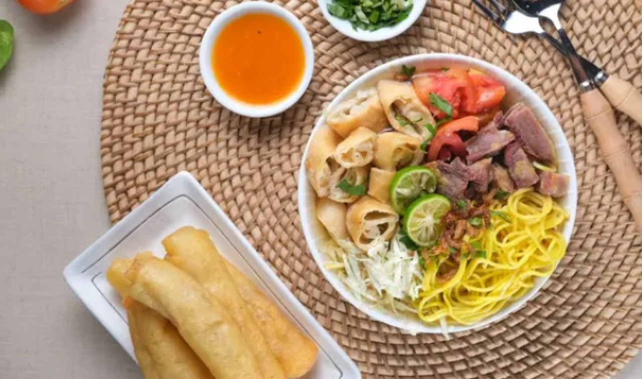 Soto Mie Bogor Kuah Merah. (Foto: fimela for jatimnow.com)