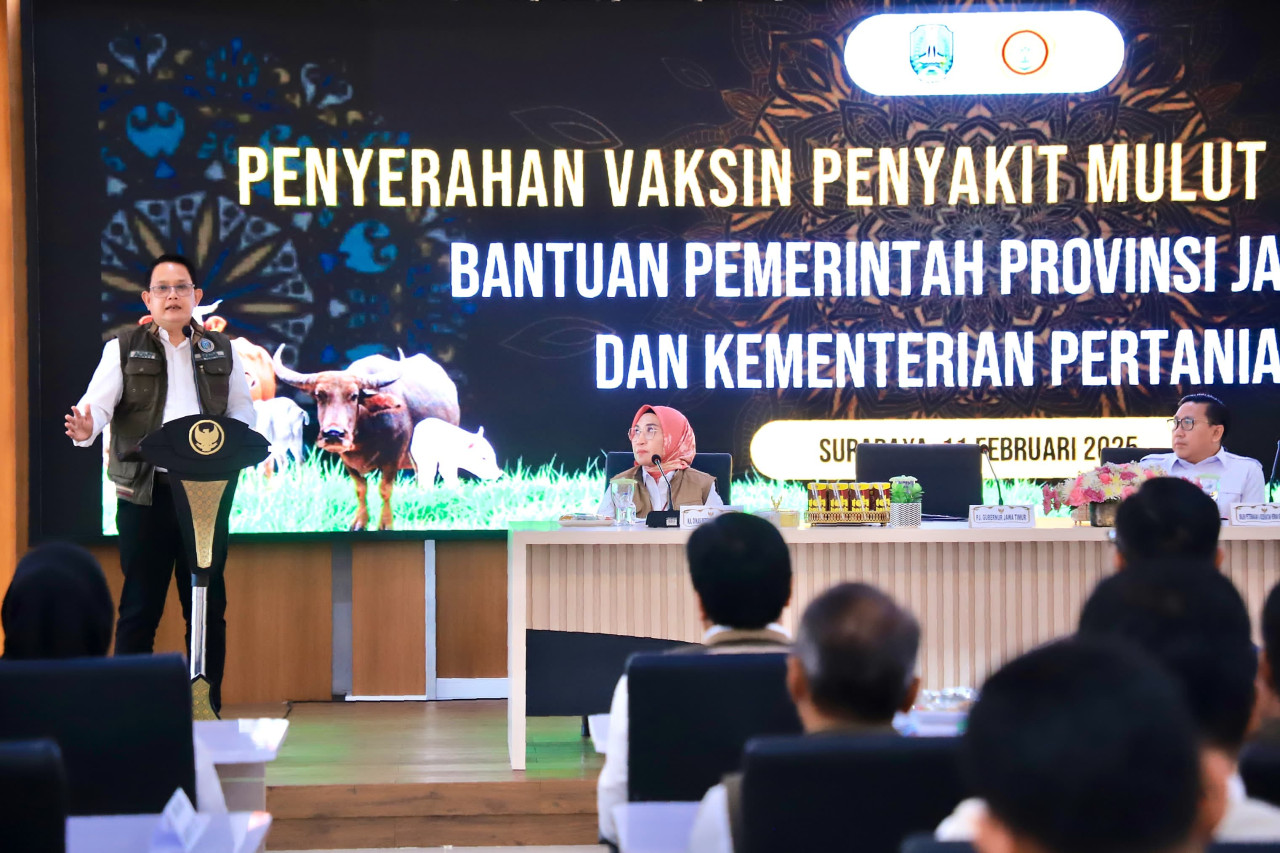 Sambutan Adhy Karyono pada seremonial distribusi vaksin PMK ke daerah (foto: Humas Pemprov Jatim for jatimnow.com)