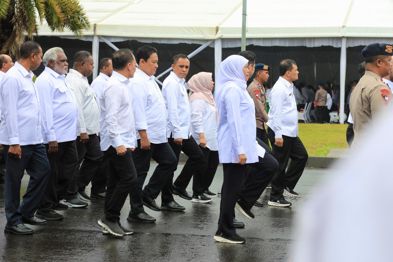 Khofifah latihan baris-berbaris