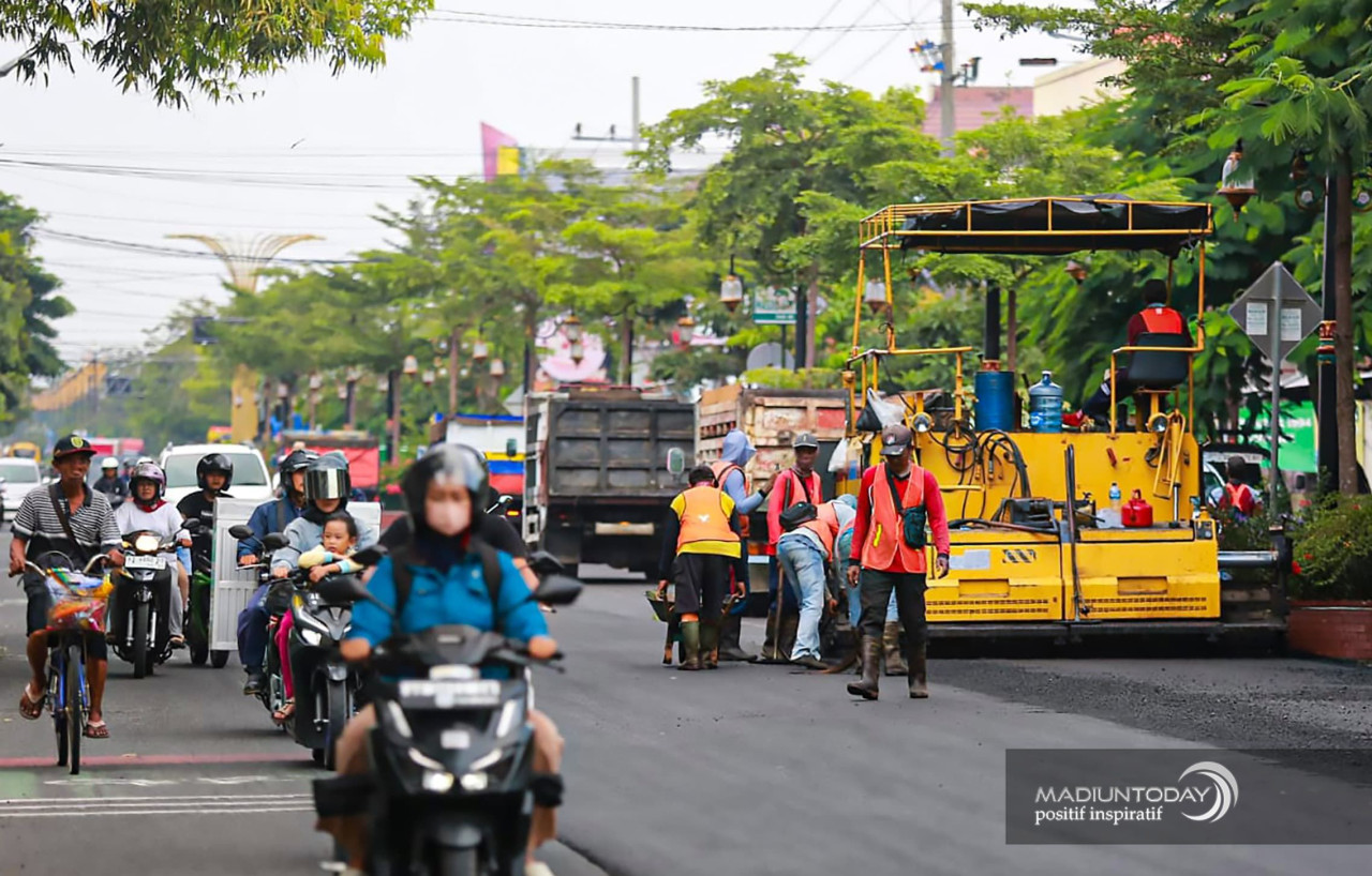 Jalan Rute Bus Heritage Express Kota Madiun Mulai Diaspal