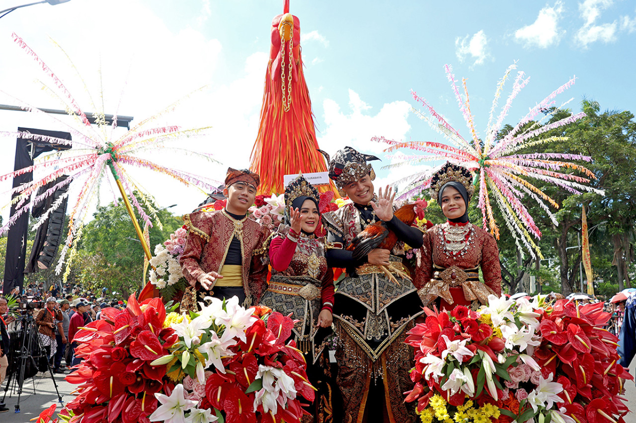 Eri Cahyadi bersama keluarga tampil memukai