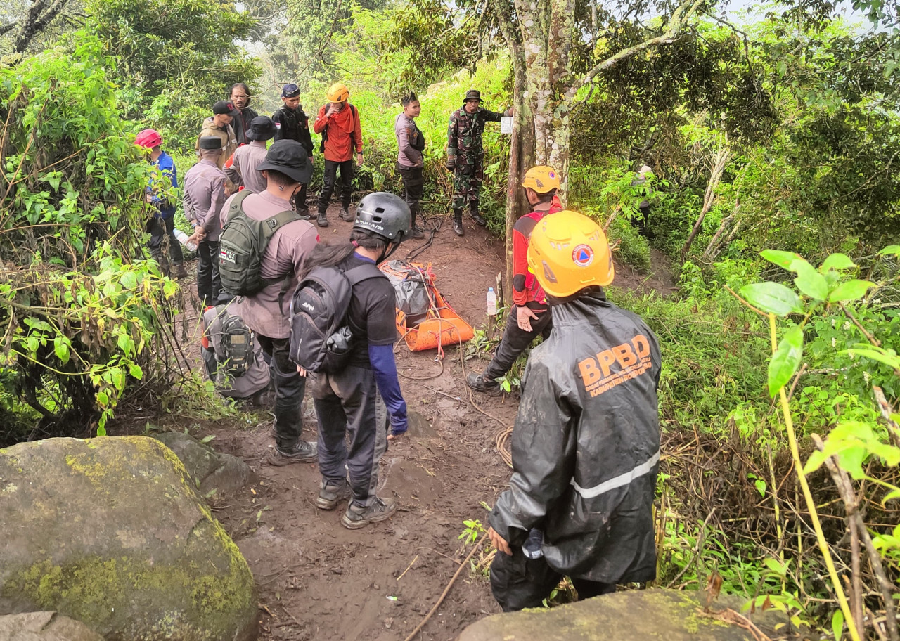 Jenazah Pendaki asal SMKN 5 Jember Dievakuasi dari Gunung Saeng