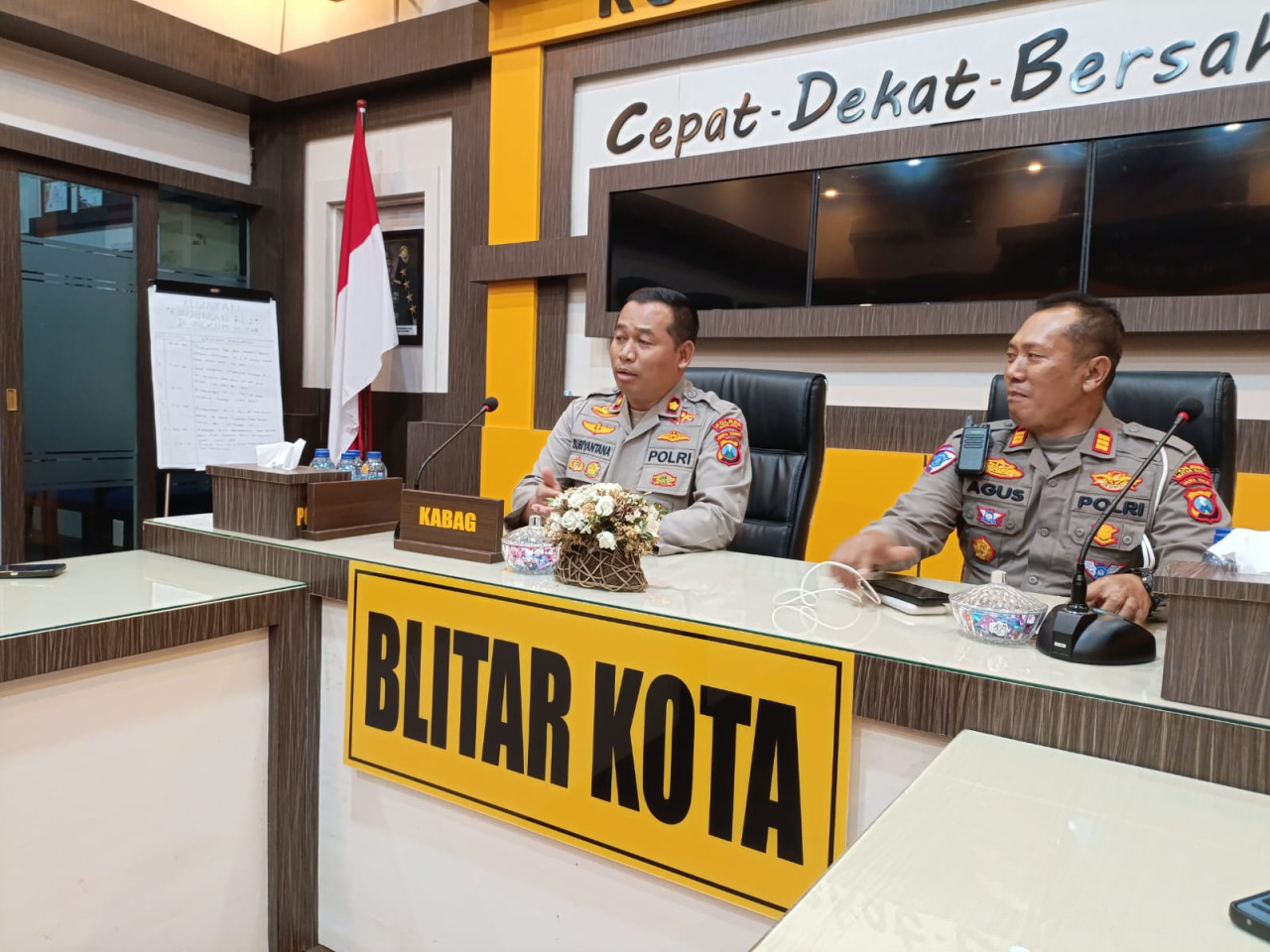 Kompol Subyantana (kiri) (foto: Bramanta Pamungkas/jatimnow.com)