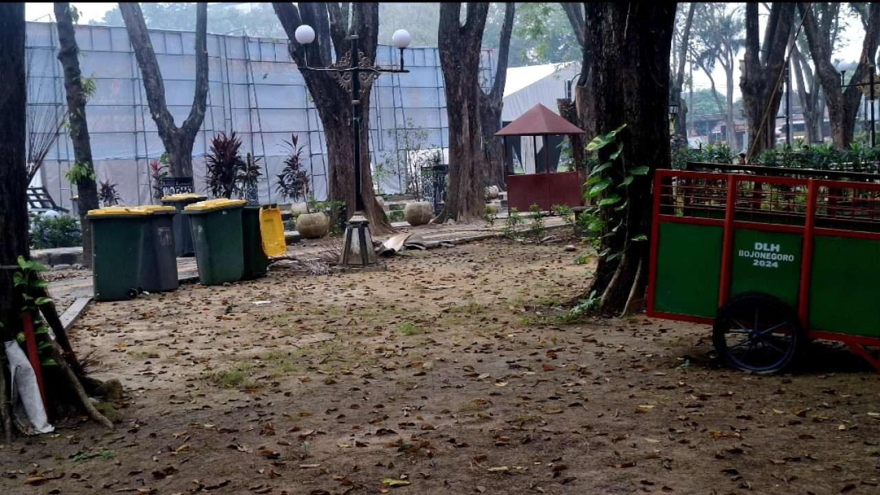 Guguran daun kering tanpa pembersihan (foto: Ni'am Kurniawan/jatimnow.com)