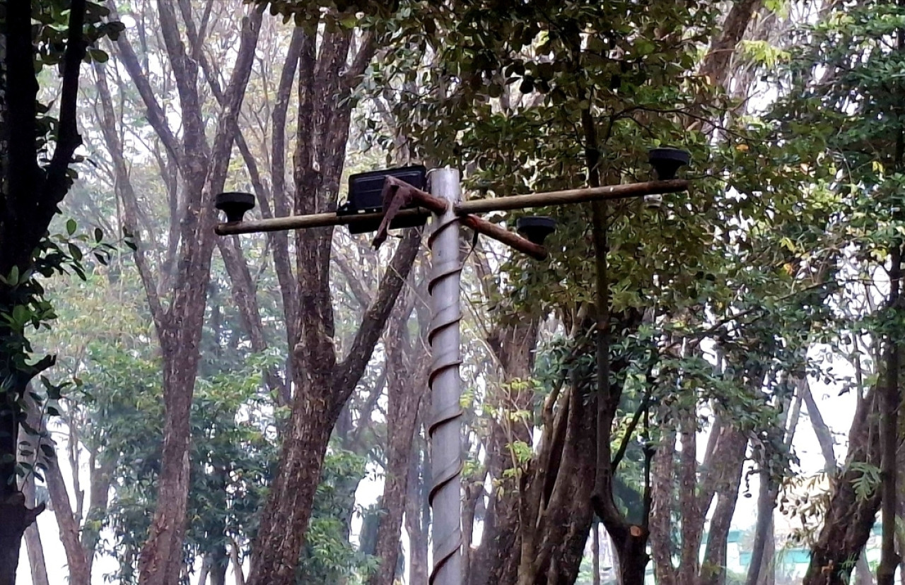 Lampu penerangan mati dan berkarat