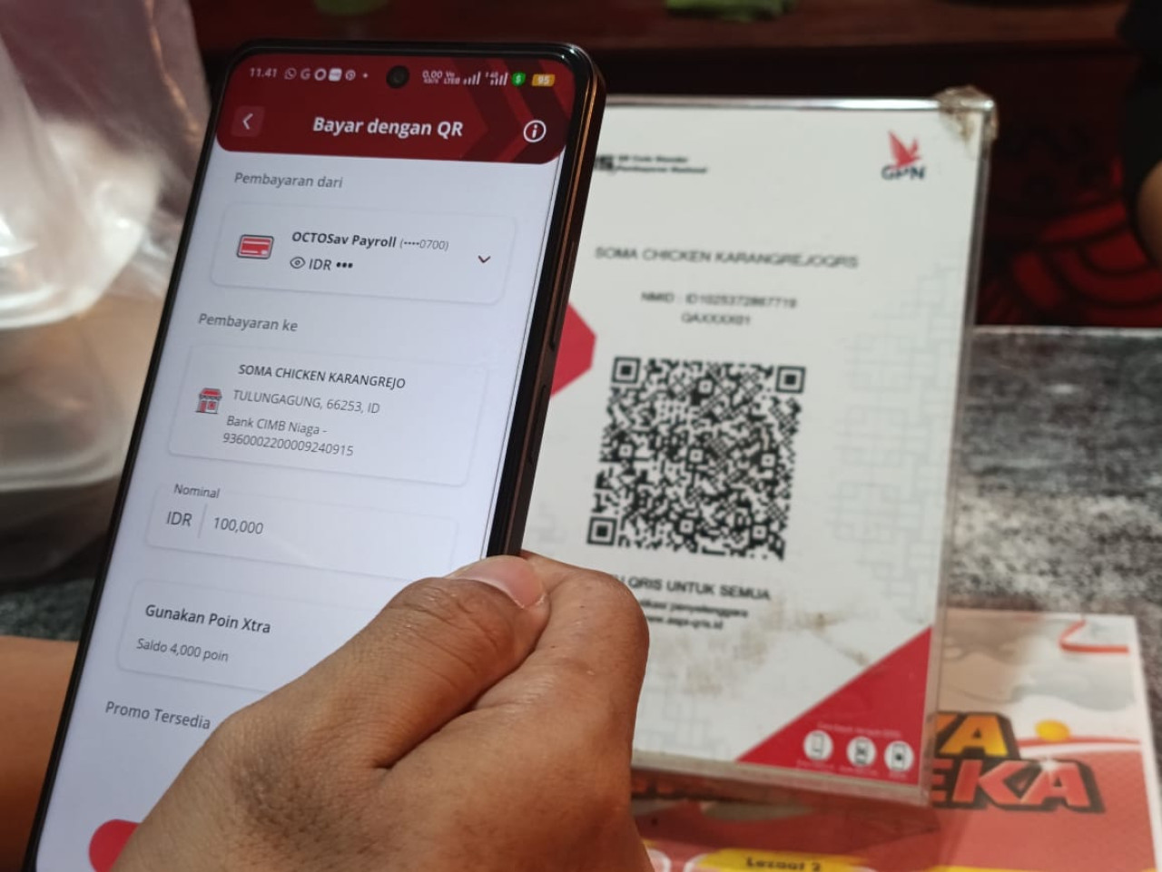 Pembayaran QRIS di outlet Soma Chicken Tulungagung 