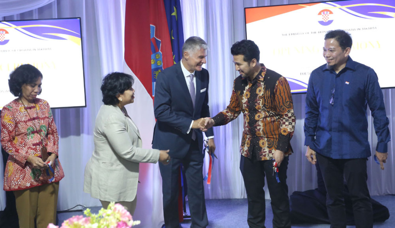 Wakil Gubernur Jawa Timur, Emil Dardak, ketika menghadiri peresmian Konsulat Republik Kroasia di Surabaya, Selasa (05/8/2025). Foto: Ali Masduki/JatimNow.com