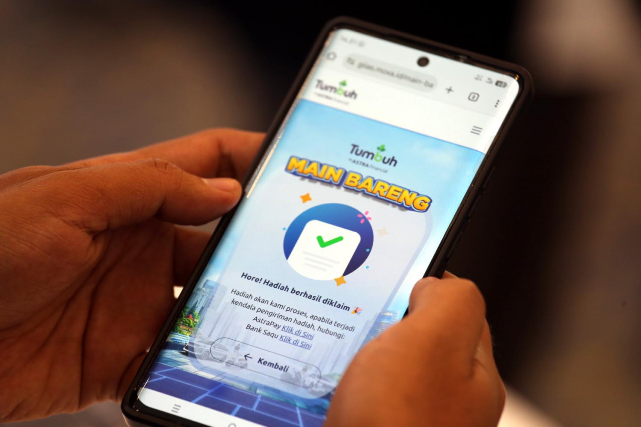 Pengunjung dapat merasakan pengalaman seru dan mendapatkan hadiah menarik berupa saldo Rp15.000 yang masuk otomatis di aplikasi AstraPay dengan mengikuti game tersebut. (Foto: Ali Masduki/JatimNow.com)