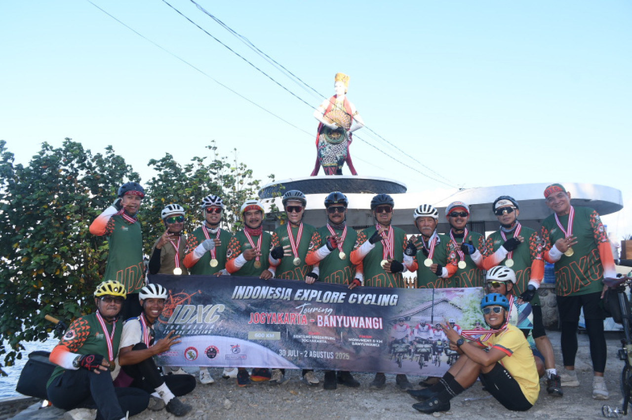 Pesepeda tangguh berhasil menaklukkan rute sejauh 1.300 kilometer, dimulai dari Tanjung Lesung, Ujung Kulon, Banten hingga finis di Banyuwangi, Jawa Timur.  