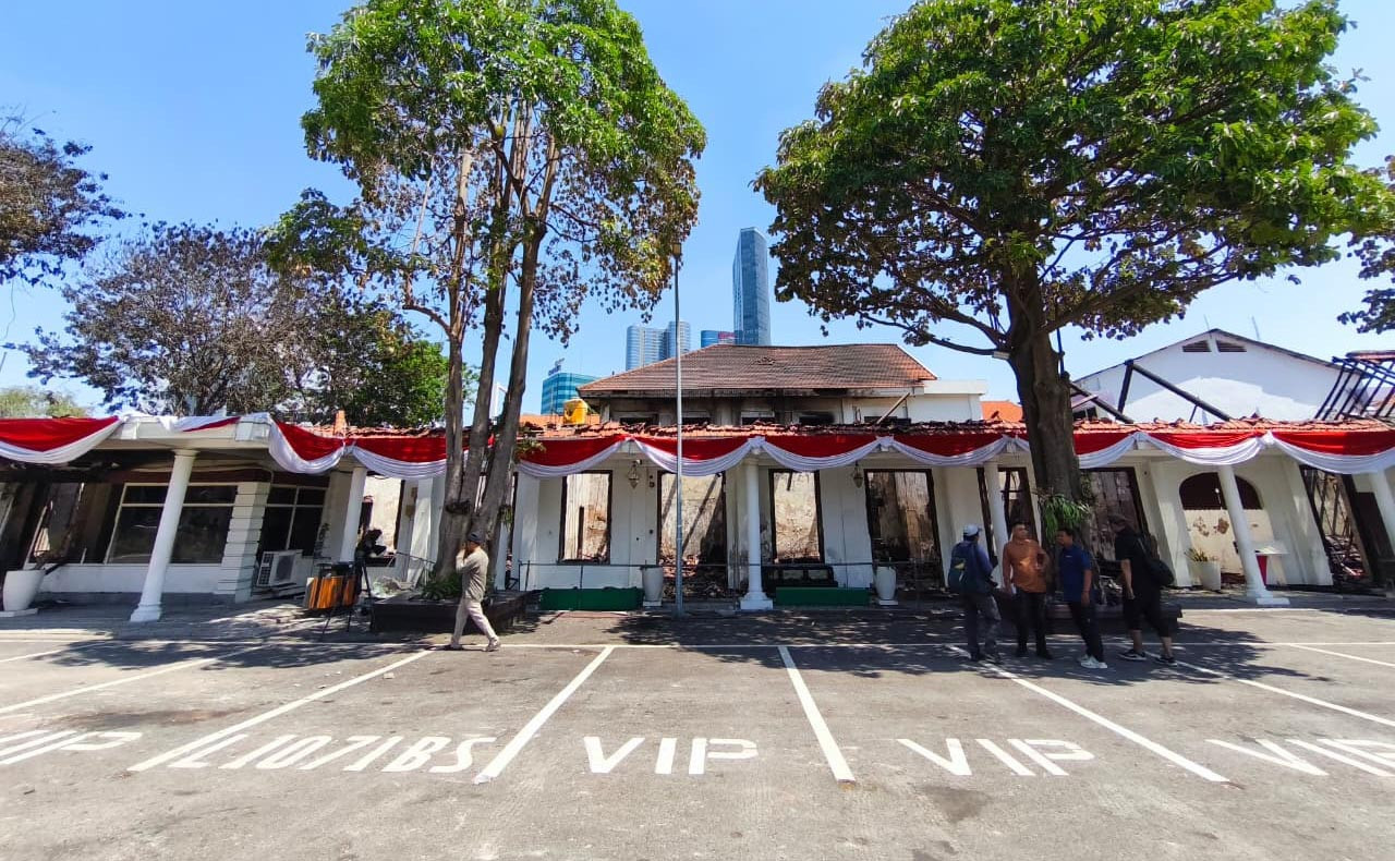 Api melalap habis sejumlah ruangan, termasuk ruang kerja Wakil Gubernur Jawa Timur, Kantor Biro Umum, Gudang Biro Umum, serta ruang Kepala Bagian (Kabag). (Foto: Naufal for JatimNow.com)