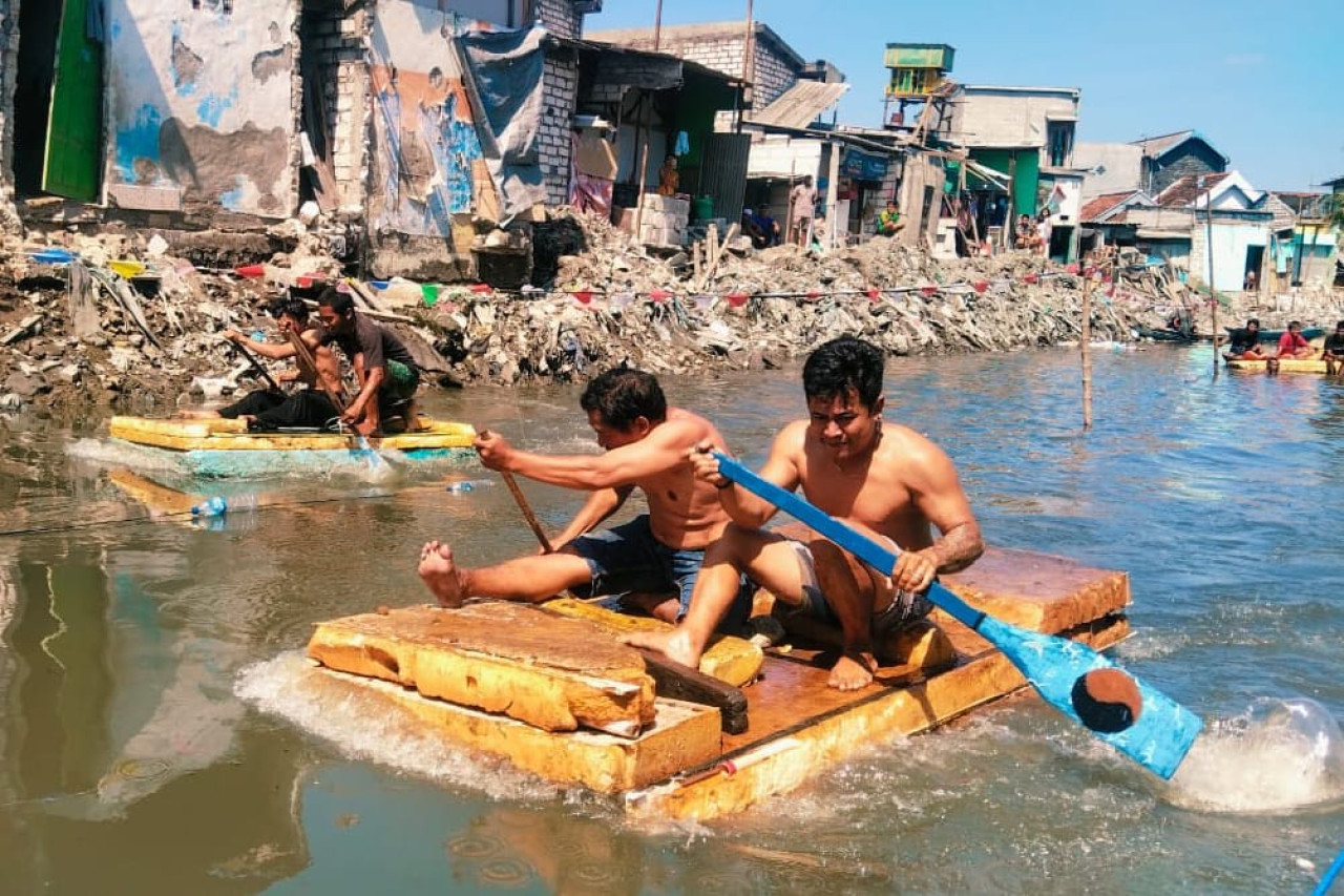 Serunya mendayung di Sungai Kalianak Surabaya (foto: Pemkot Surabaya for jatimnow.com)
