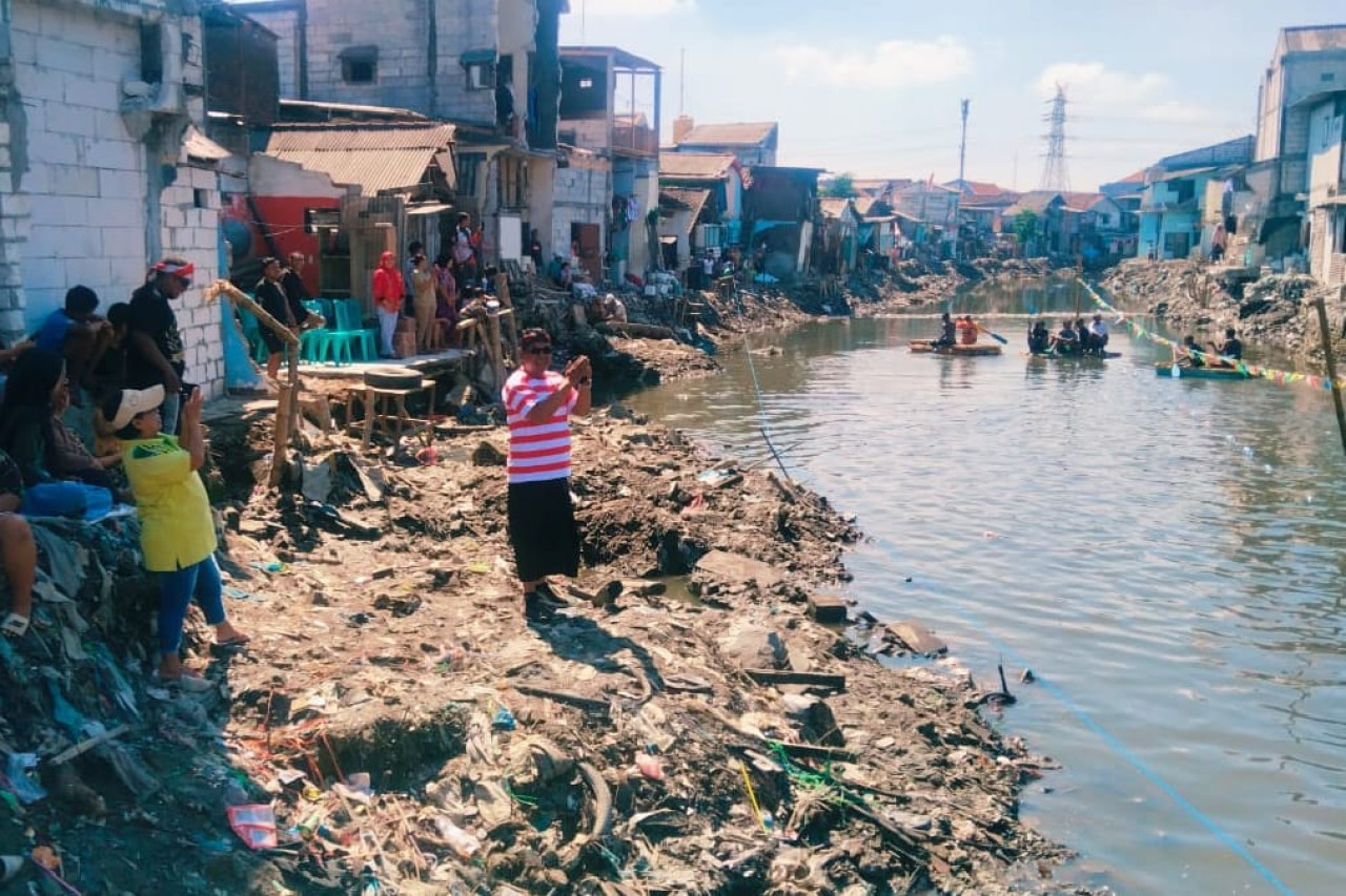 Lomba dayung mendapat respon dari warga Kalianak Surabaya