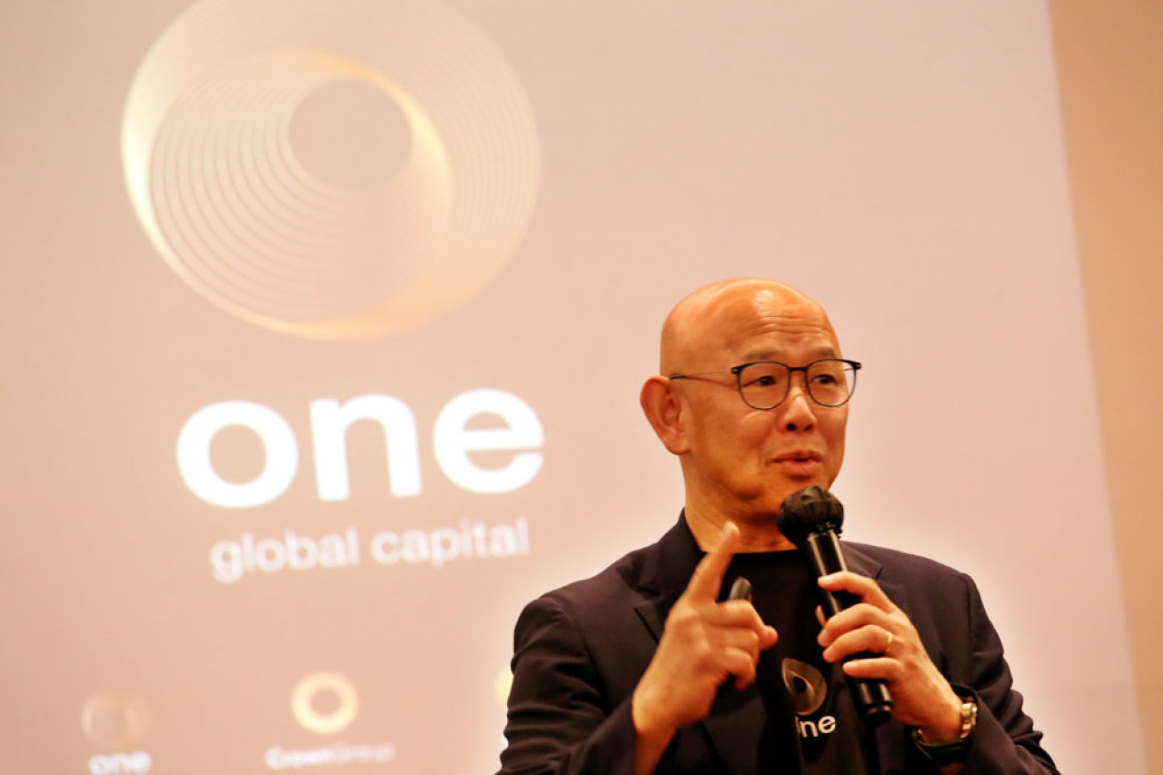 CEO One Global Capital, Iwan Sunito, memaparkan projek industri properti di Surabaya, Sabtu (09/8/2025). Foto: Ali Masduki/JatimNow.com