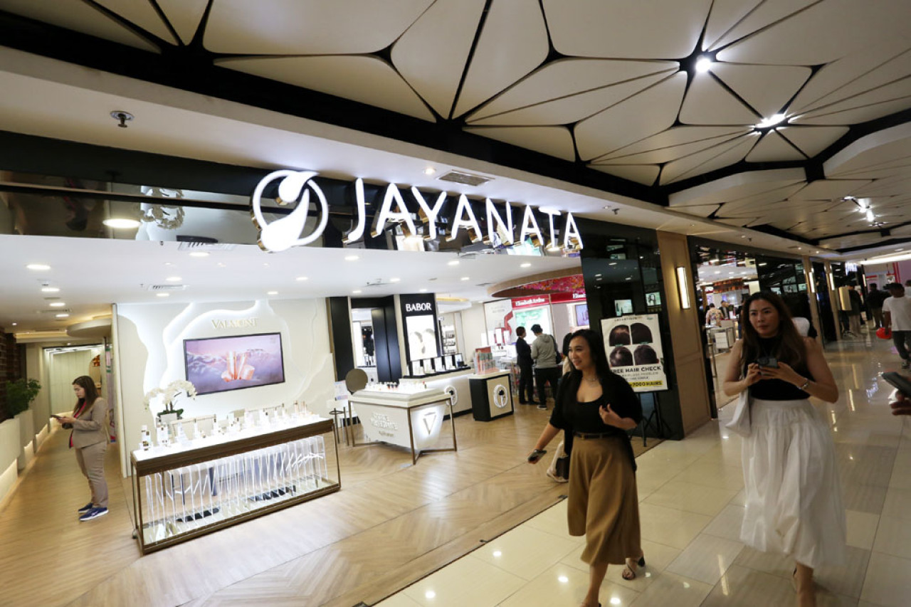 Jayanata Tunjungan, outlet Astalift menawarkan rangkaian perawatan kulit anti-aging premium.  Foto: Ali Masduki/JatimNow.com