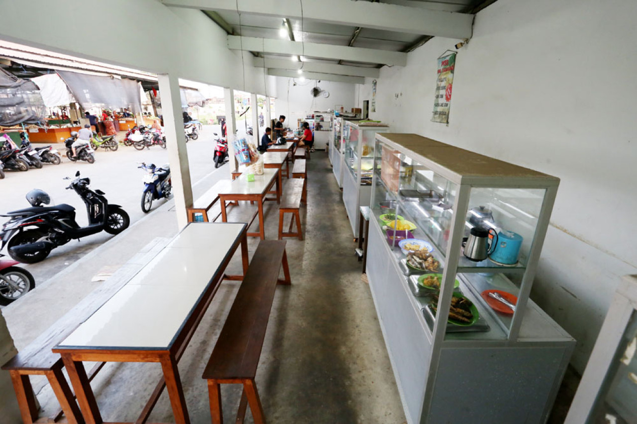 Inilah penampakan kantin di Pasar Induk Surabaya Sidotopo. Nyaman kan?