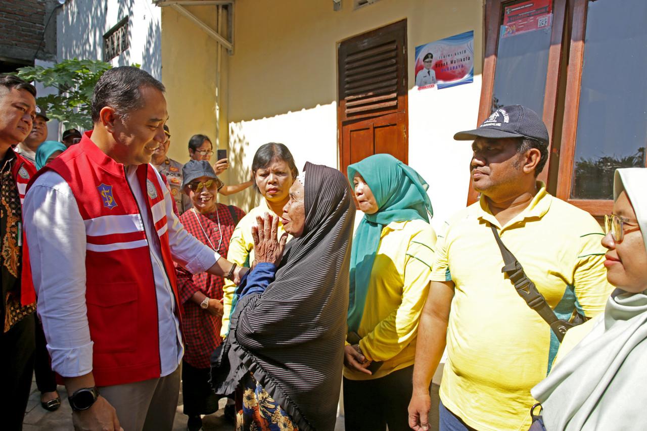 Wali Kota Surabaya Eri Cahyadi saat menyapa hangat warga (foto: Humas Pemkot Surabaya for jatimnow.com)