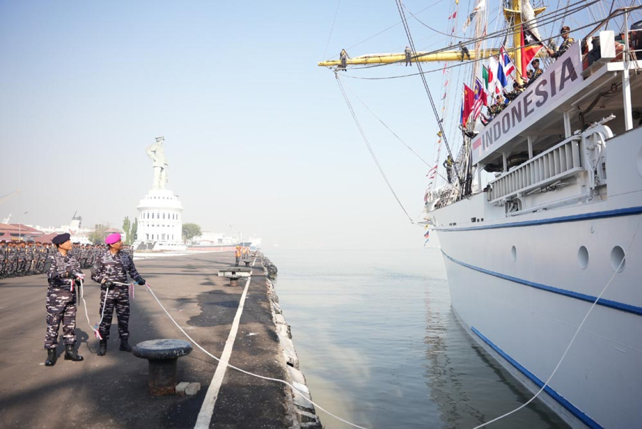 Pemberangkatan KRI Bima Suci berlangsung khidmat di Dermaga Madura Ujung, Markas Koarmada II, Surabaya, Jumat (1/8). Foto: Dispen Koarmada II for JatimNow.com