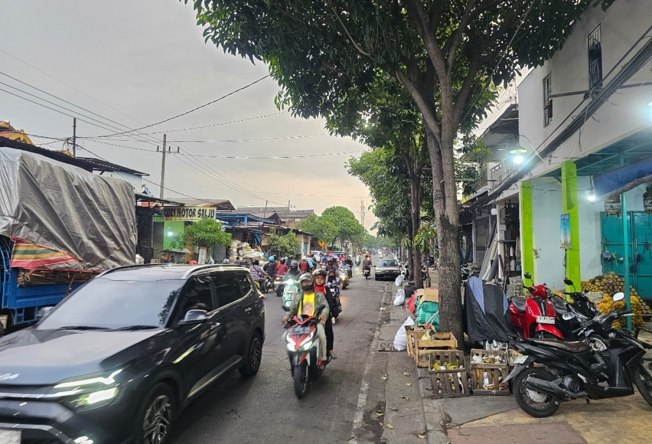 Peralihan fungsi Trotoar di Jalan Tanjungsari