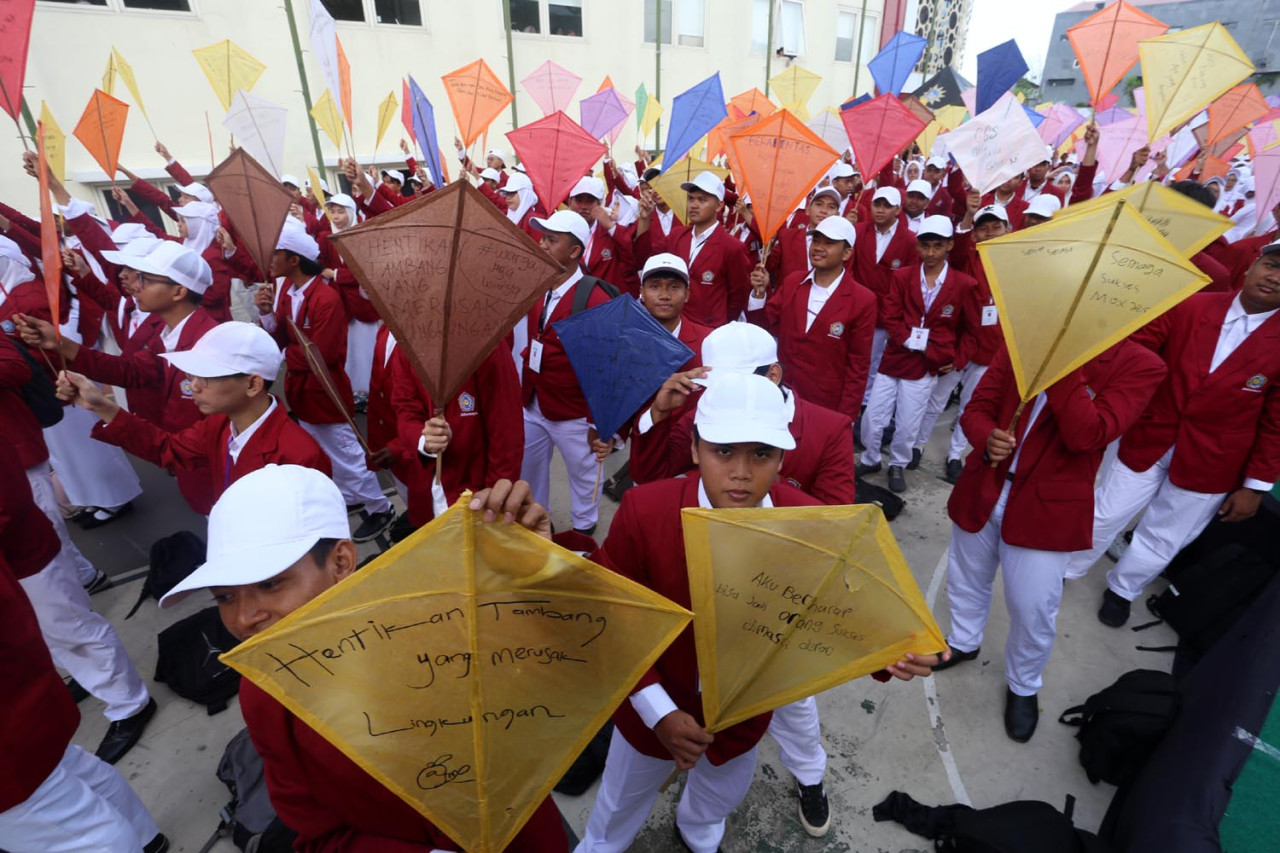 Rektor UMSurabaya Mundakir menegaskan bahwa layang-layang adalah metafora yang tepat untuk perjalanan mahasiswa. (Foto: Ali Masduki/JatimNow.com)