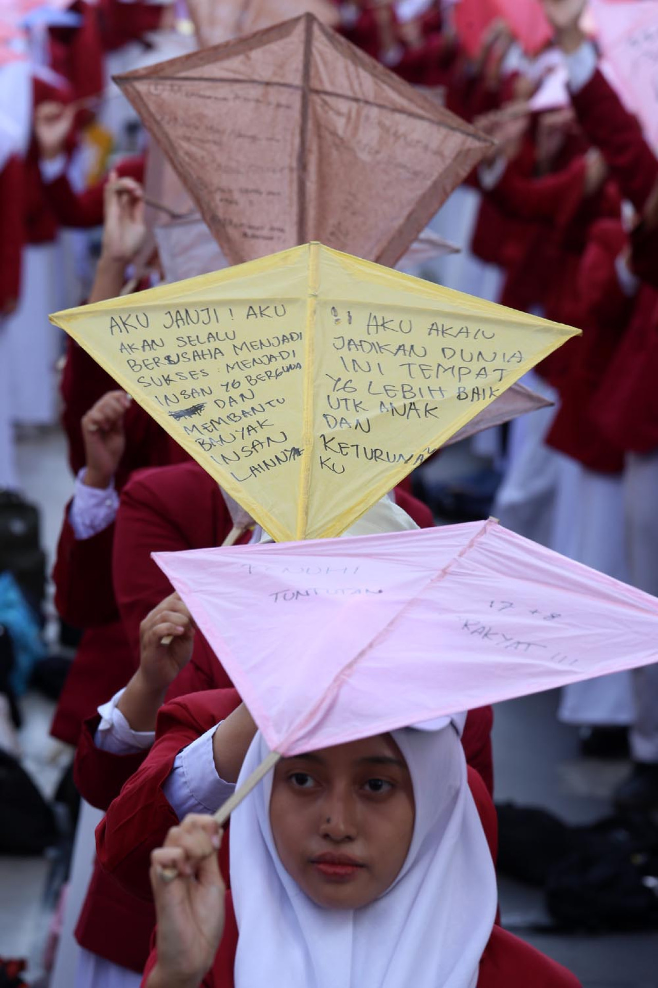 Kegiatan bertema “Bebas Terbang Mengudara” ini tidak sekadar meriah, tetapi sarat makna: kebebasan, keberanian, persaudaraan, dan harapan untuk mewujudkan generasi emas 2045 dan  Indonesia lebih baik. (Foto: Ali Masduki/JatimNow.com)