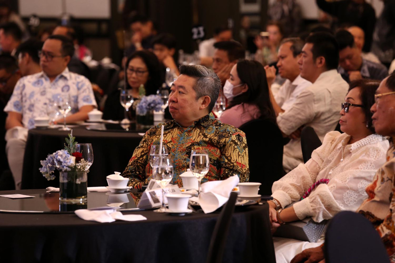 Para nasabah UOB Indonesia menyimak pemaparan dari narasumber. (Foto: Ali Masduki/JatimNow.com)