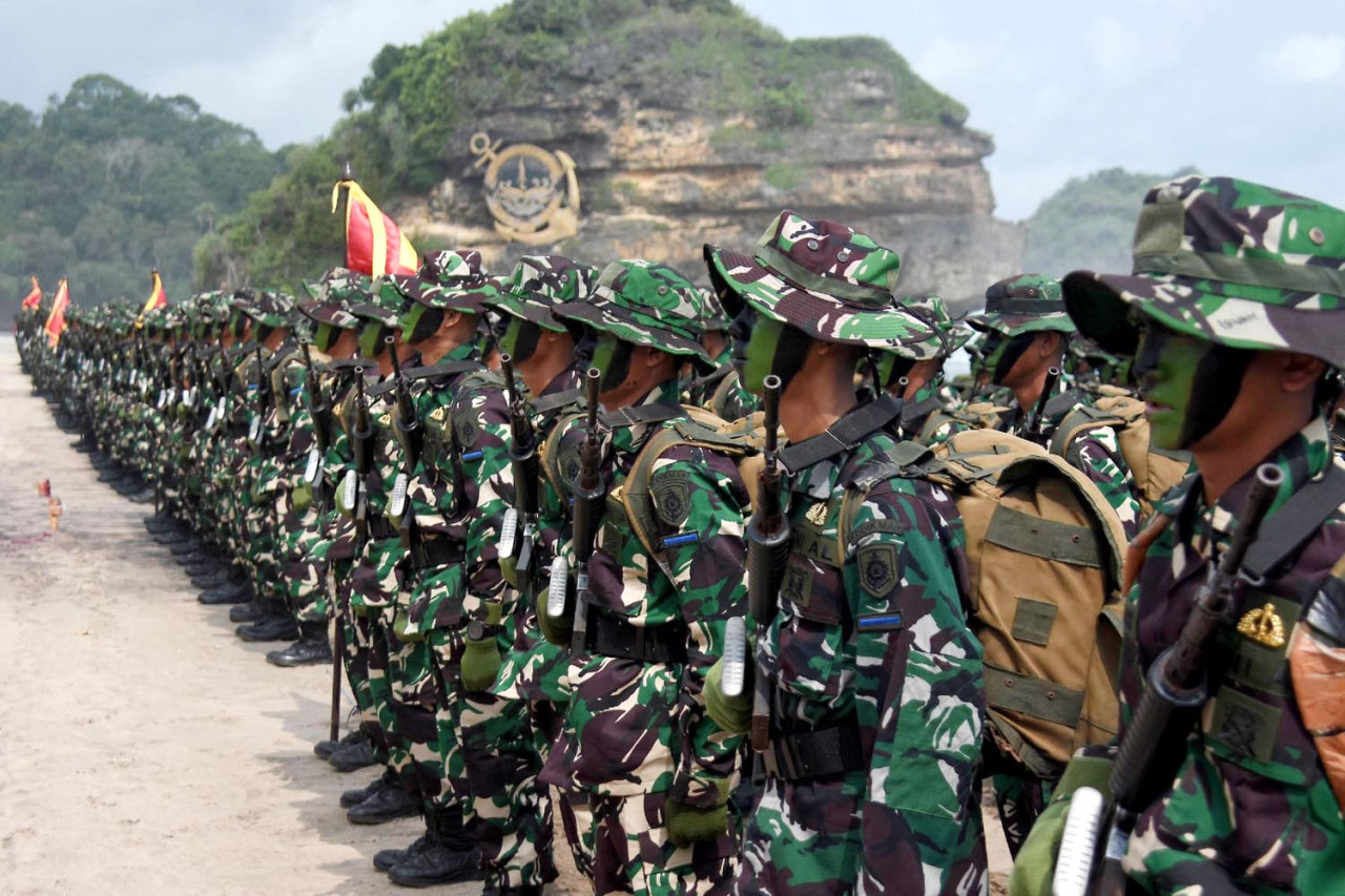 Prajurit muda Korps Marinir ketika mengikuti upacara pembaretan di Pantai Baruna, Kabupaten Malang, Jawa Timur, Selasa (16/09/2025). (Foto: Ainul Yakin for JatimNow.com)