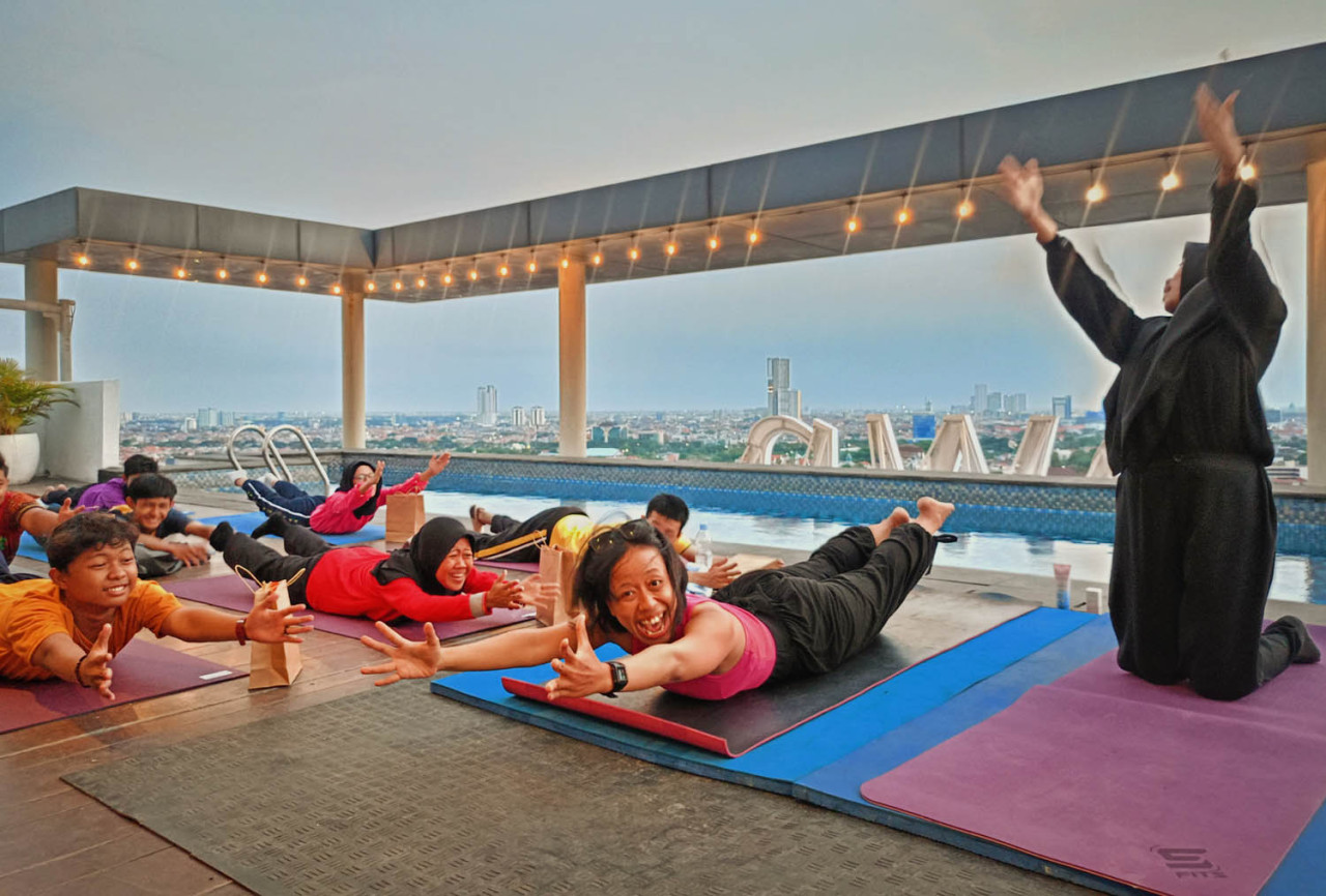 Yoga untuk Semua, Teman Tuli Surabaya Menyatu dalam Hening di Midtown