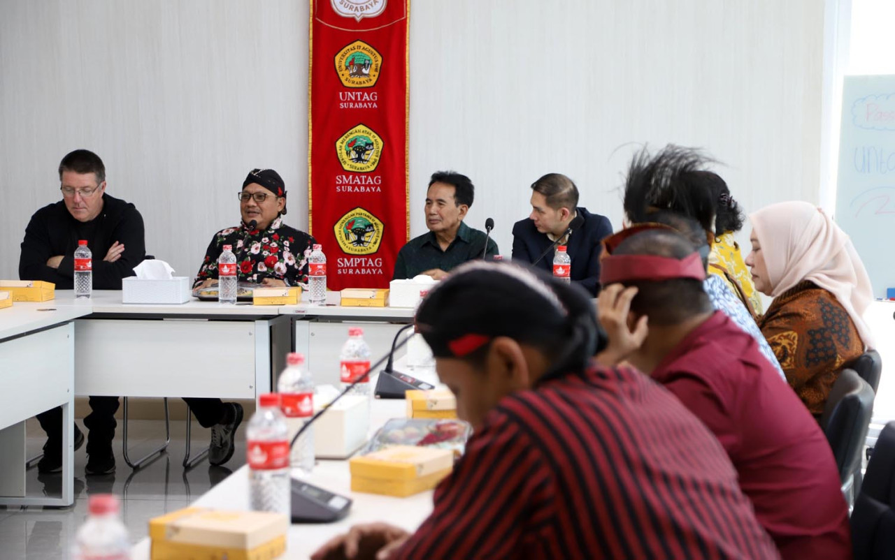 Focus Group Discussion (FGD) akademisi dari tiga negara, yakni Australia, Filipina, dan Indonesia, di Untag Surabaya. (Foto: Humas Untag Surabaya for JatimNow.com)