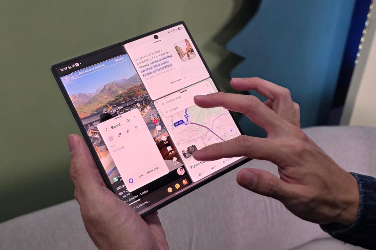 Pengguna Samsung Galaxy Z Fold7 dan Z Flip7 dapat melakukan brainstorming ide konten dengan Gemini Live sambil mencatat draft naskah di Samsung Notes secara bersamaan. (Foto: Dok Samsung for JatimNow.com)