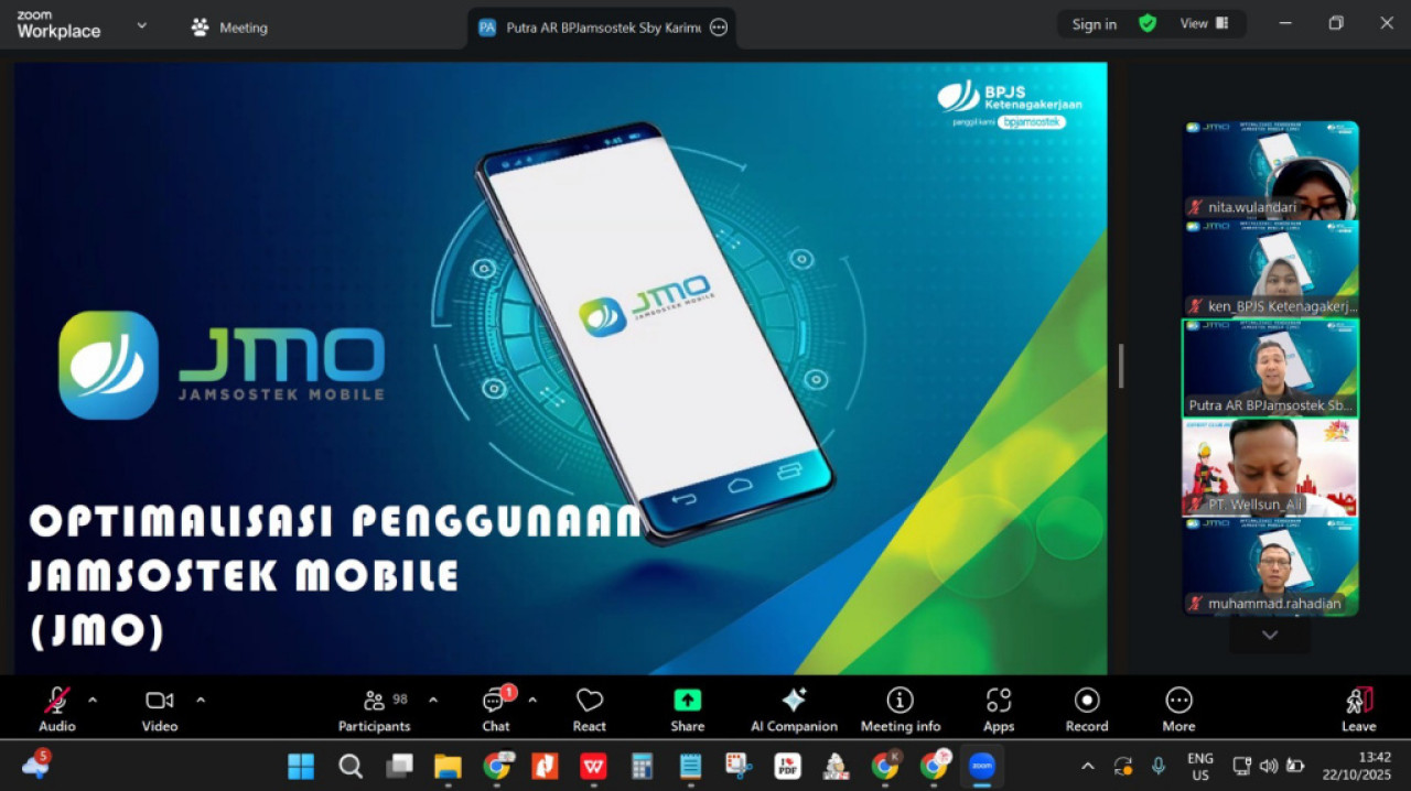 BPJS Ketenagakerjaan Surabaya Karimunjawa edukasi langsung kepada perusahaan-perusahaan di wilayah kerjanya mengenai kemudahan yang ditawarkan oleh aplikasi JMO. (Foto: Ali Masduki/jatimnow.com)