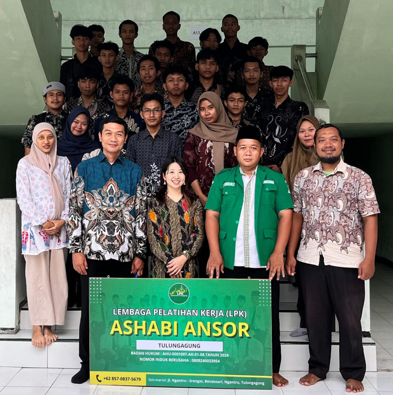 Foto: Konsulat Jendral (Konjen) Jepang, Bidang Informasi, Pendidikan, dan Kebudayaan, Morohira Kaori Seinse  saat berkunjung ke LPK Ashabi Tulungagung. (Bramanta/jatimnow.com)