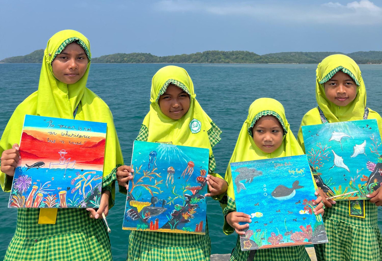 Anak Bawean Lukis Laut, Berharap Bawa Pulang Piagam Internasional