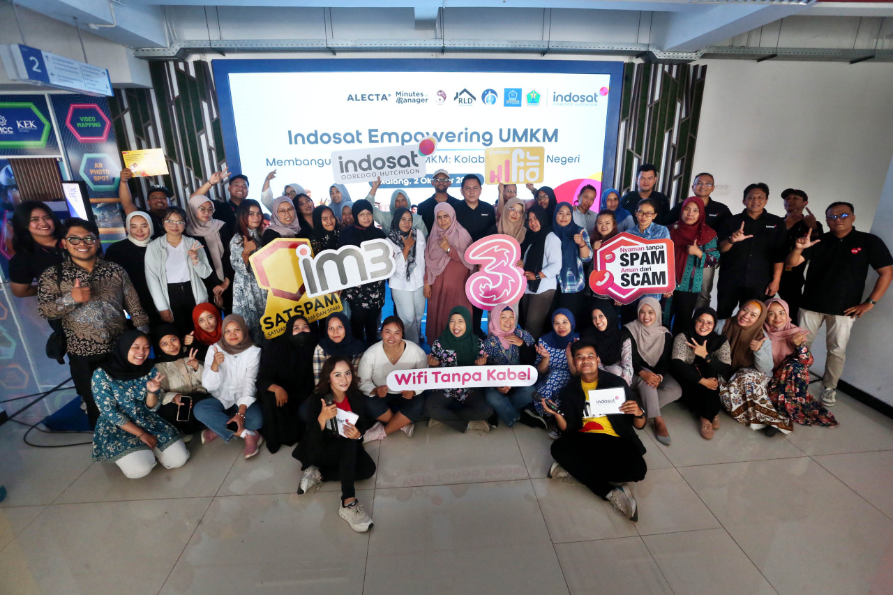 50 UMKM binaan Dinas Koperasi, Perindustrian dan Perdagangan (Diskopindag) Malang ikut workshop membangun jejak digital ketika menjadi pemateri dalam program Indosat Empowering UMKM bath 2, di MCC, Kamis (02/10/2025). (Foto: Ali Masduki/jatimnow.com)