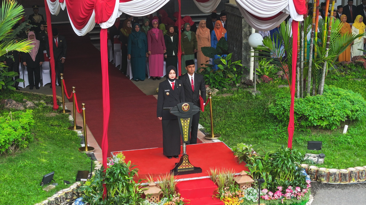 Mbak Vinanda dalam upacara peringatan Hari Pahlawan. (Foto: Pemkot Kediri/jatimnow.com)