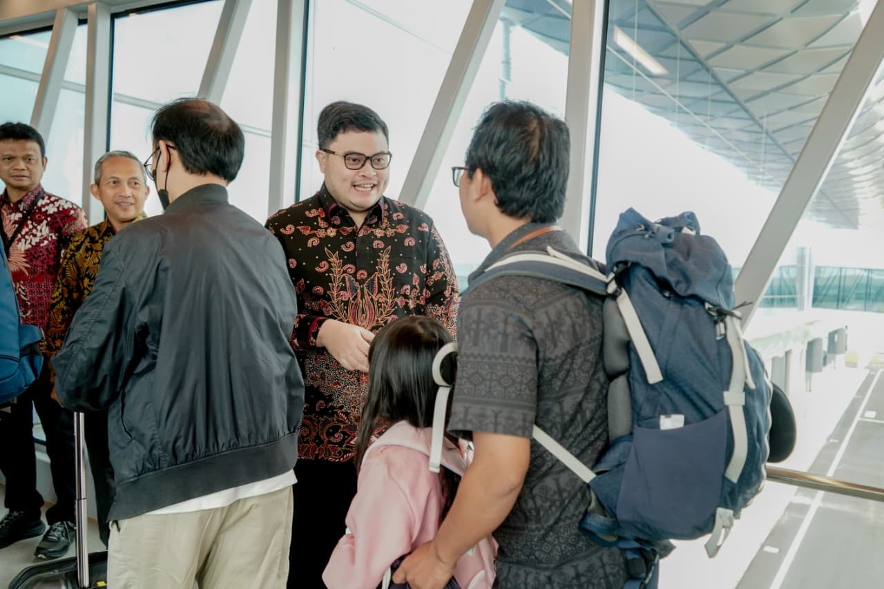 Mas Dhito saat di Bandara Dhoho Kediri. (Foto: Pemkab Kediri/jatimnow.com)