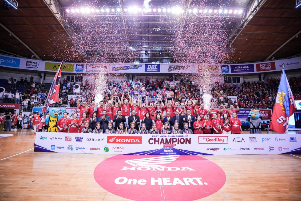 Perayaan gelar juara Sinlui di final DBL East Java 2025. (Foto: DBL/jatimnow.com)