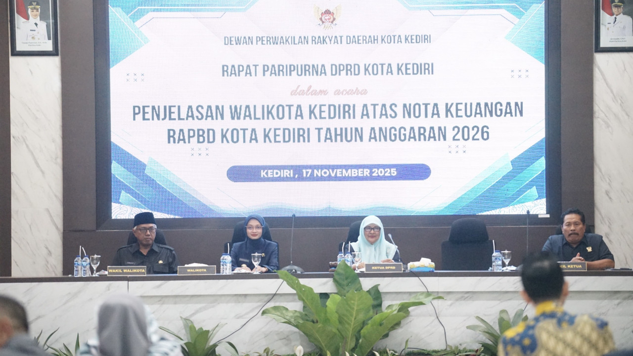 Mbak Vinanda dalam rapat paripurna DPRD Kota Kediri. (Foto: Pemkot Kediri/jatimnow.com)