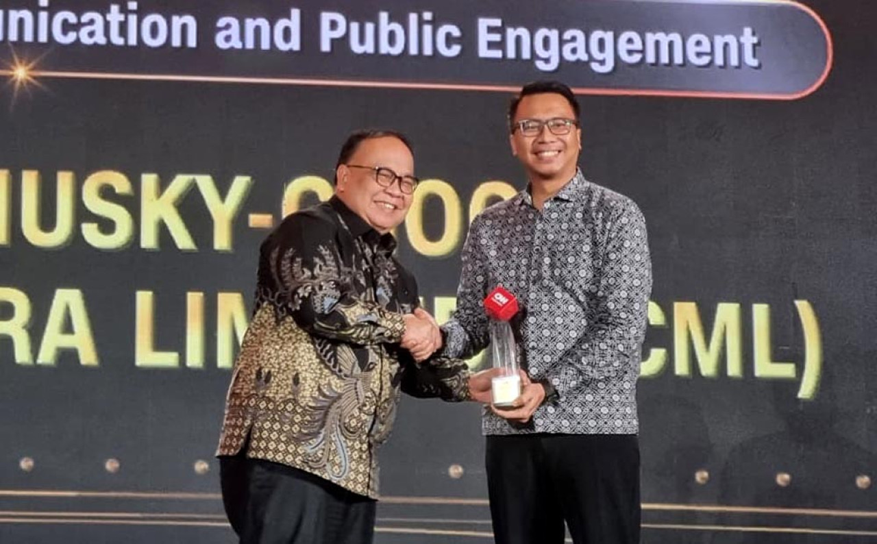 Penghargaan diterima oleh Aries Apriansyah, Manager Jakarta Corporate Affairs and Performance HCML, yang hadir mewakili manajemen perusahaan. (Foto/HCML for JatimNow.com)