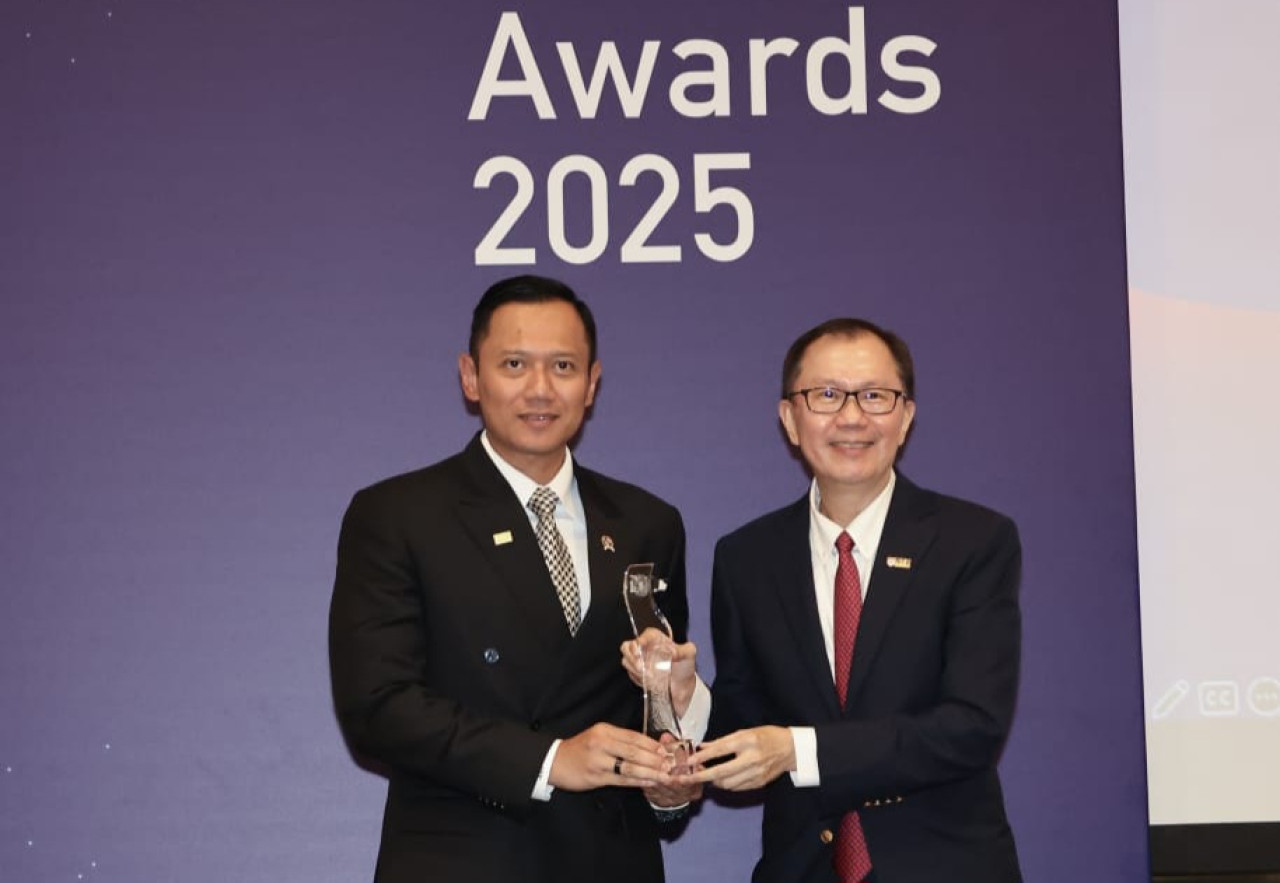 AHY (kanan) mendapat penghargaan Nanyang Award 2025 (foto: Demokrat Surabaya for jatimnow.com)
