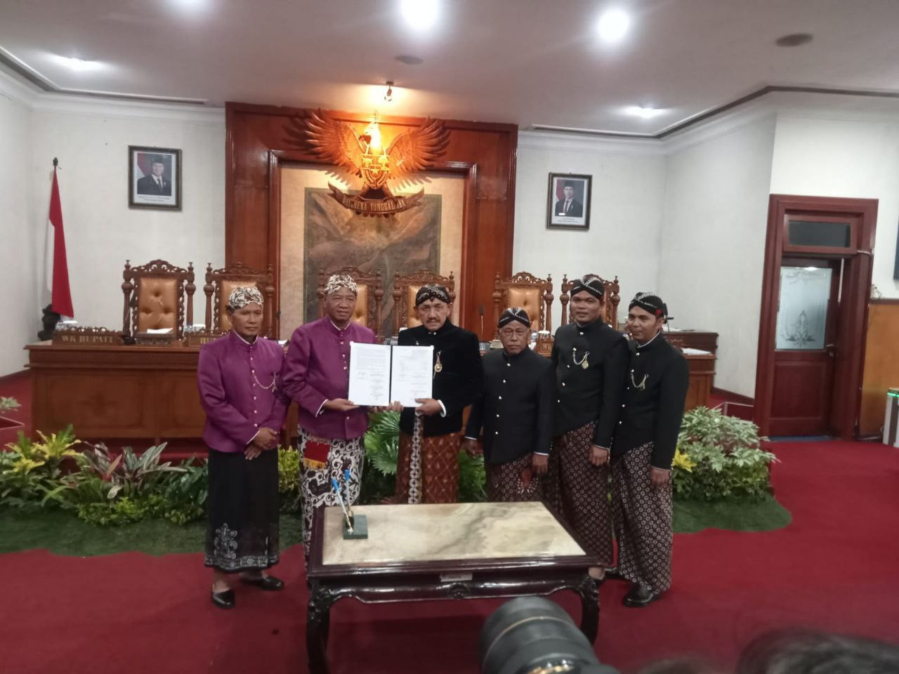 Foto: Rapat paripurna pengesahan APBD Tulungagung. (DPRD Tulungagung/jatimnow.com)