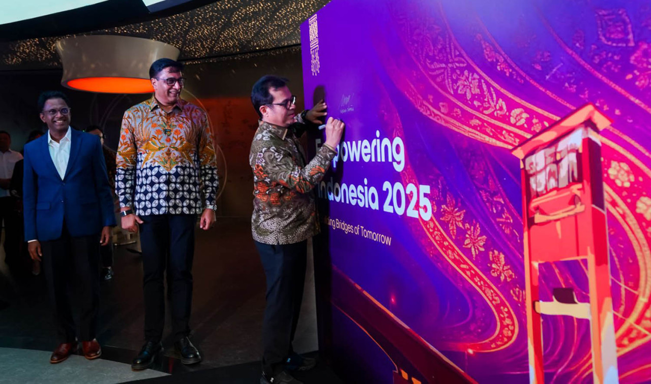 Peluncuran Empowering Indonesia Report 2025 bertema “Building Bridges of Tomorrow”, hasil kolaborasi PT Indosat Ooredoo Hutchison (Indosat atau IOH) dan Twimbit. (Foto: IOH for JatimNow.com)
