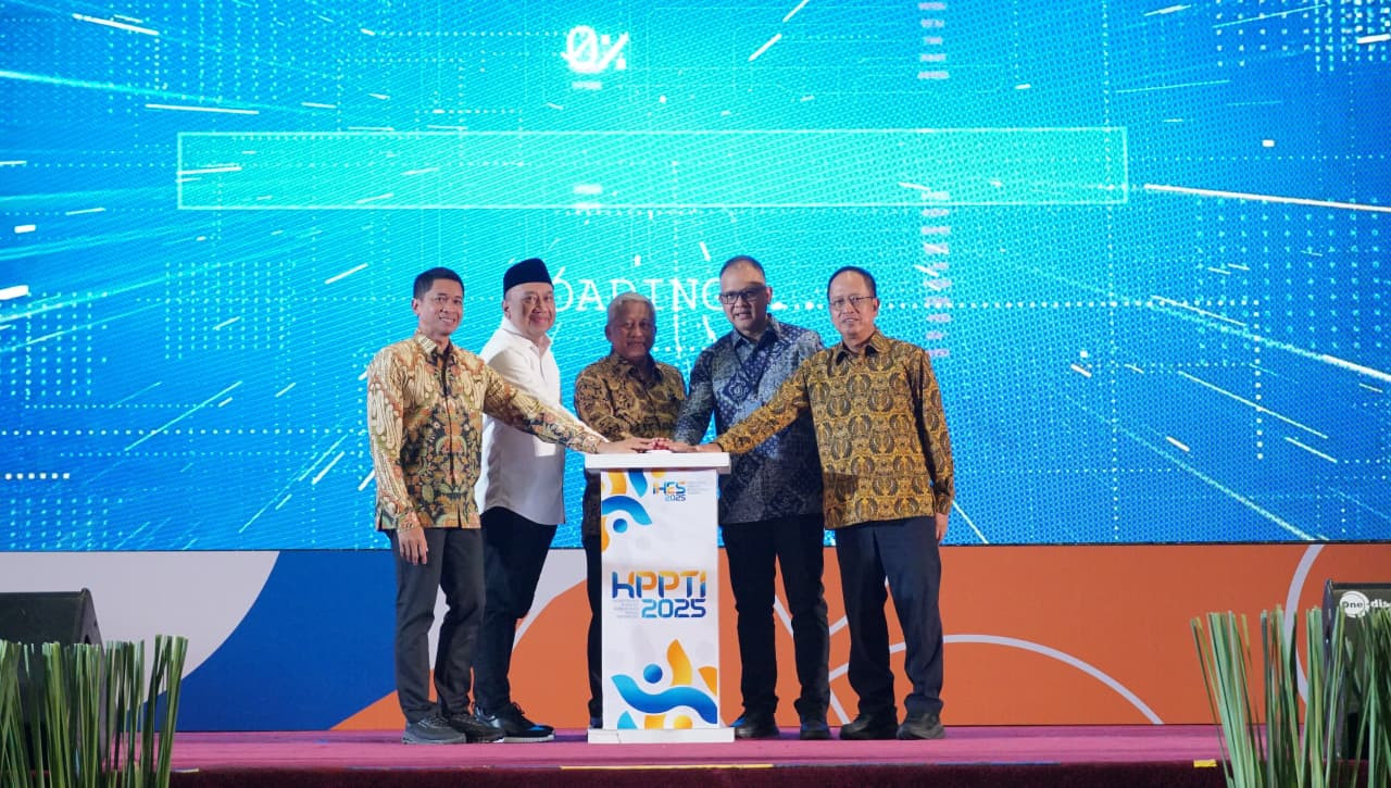 Peluncuran COMMITS di Granesa Grand Ballroom Surabaya. (Foto: Humas ITS for JatimNow.com)