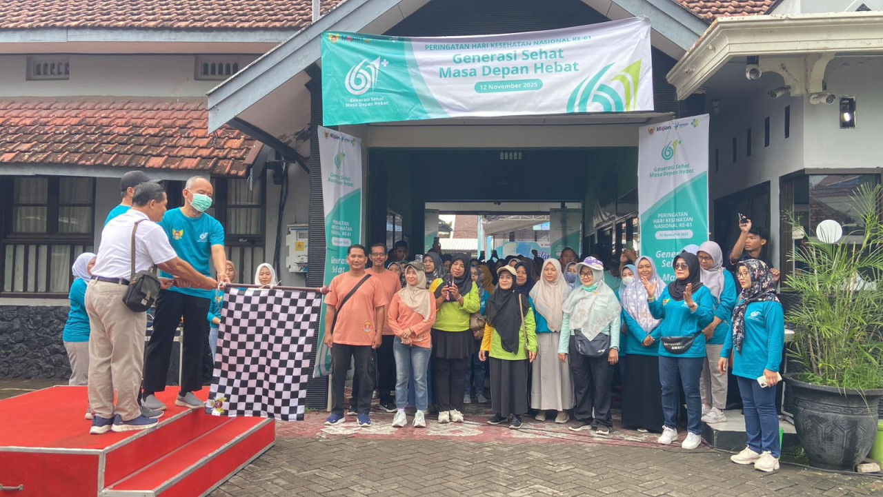 Foto: Pelepasan peserta jalan sehat menjadi puncak peringatan HKN di Kota Kediri. (Yanuar Dedy/jatimnow.com)