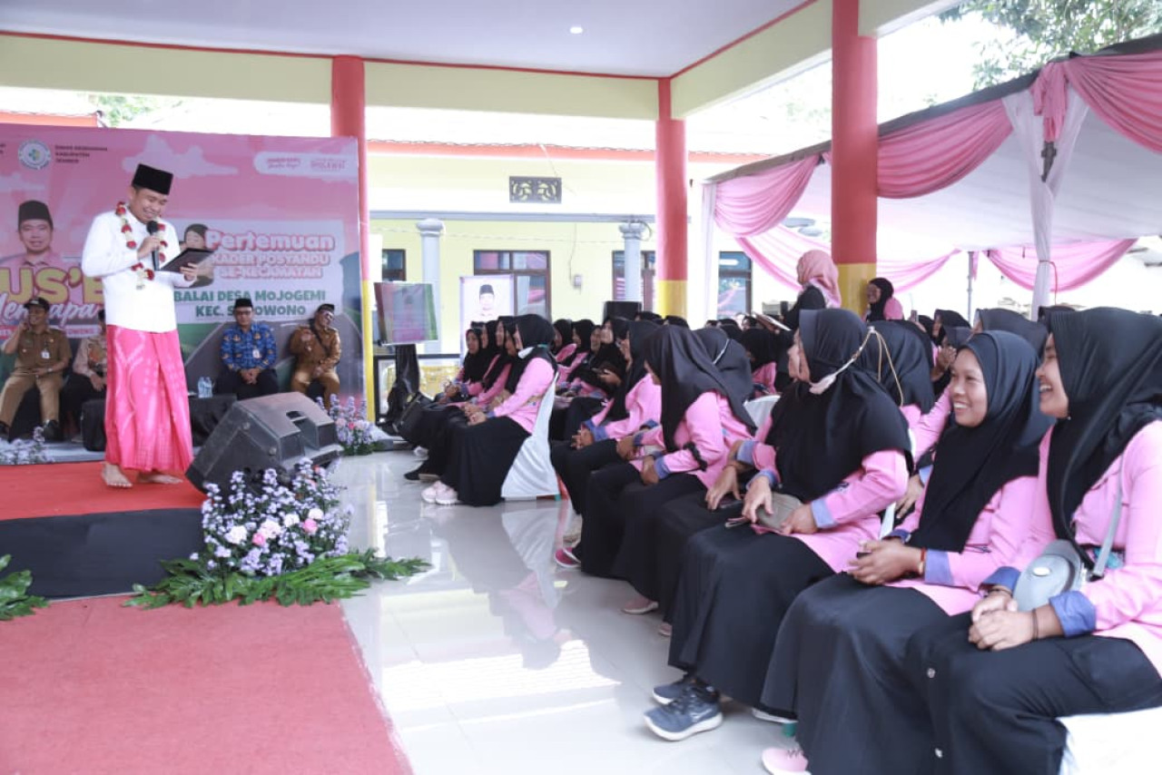 Bupati Gus Fawait temui kader posyandu. (Foto: Diskominfo Jember/jatimnow.com)