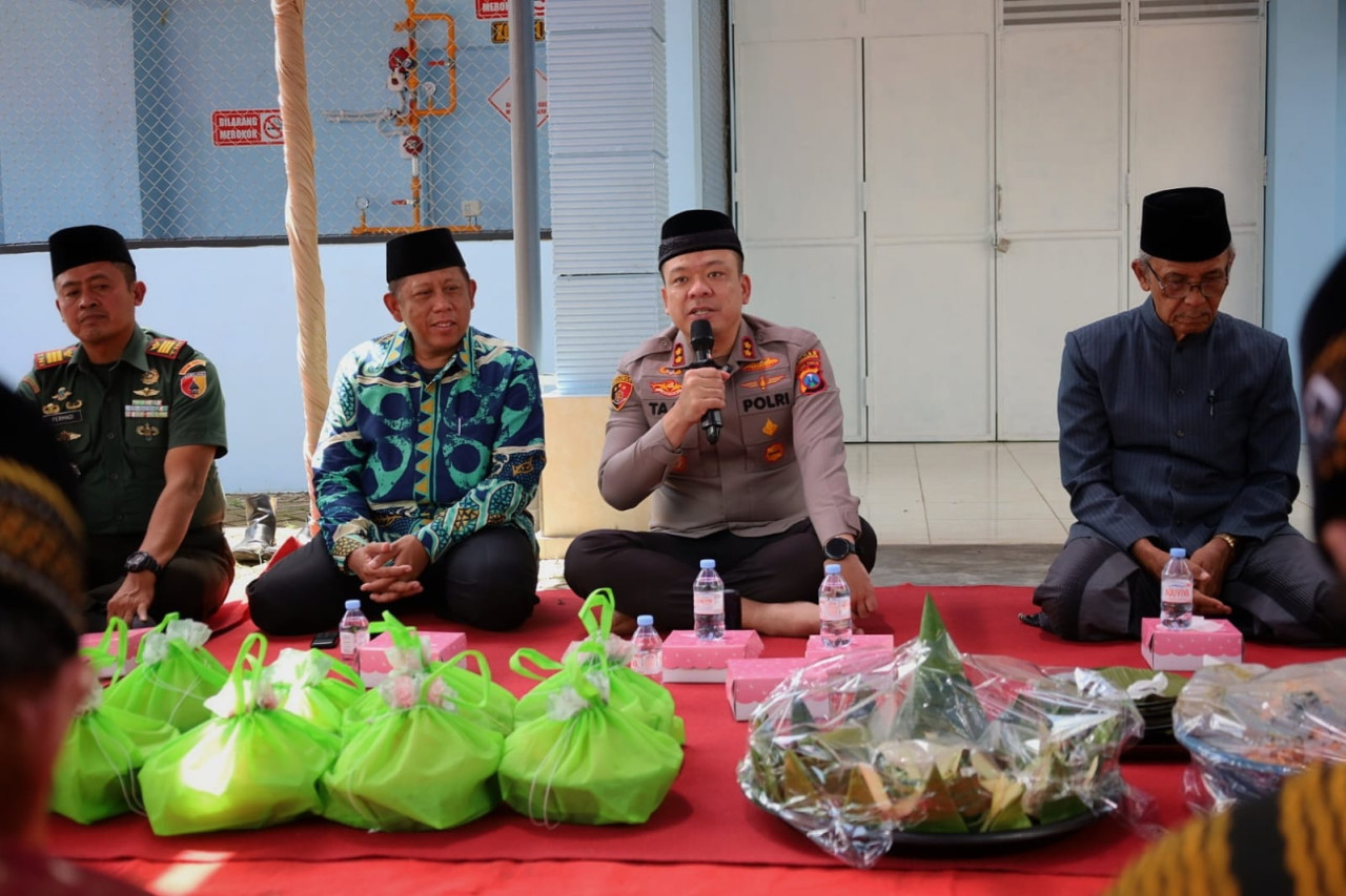 Foto: Kapolres Tulungagung, AKBP M Taat Resdi saat menghadiri syukuran peresmian SPPG Jarakan. (Polres Tulungagung/jatimnow.com)
