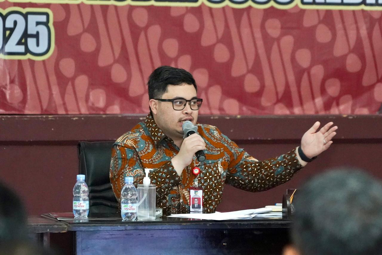 Mas Dhito dalam rapat koordinasi bersama jajaran kepala dinas dan Forkopimcam serta Kodim 0809 Kediri. (Foto: Pemkab Kediri/jatimnow.com)